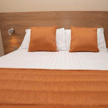 Eagle Hotel Luton Airport Ngoại thất bức ảnh