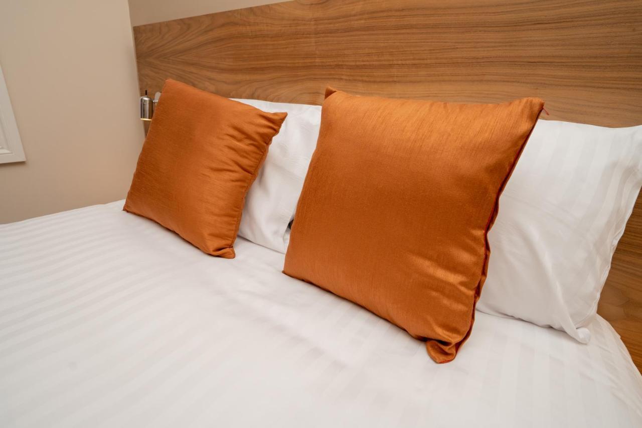 Eagle Hotel Luton Airport Ngoại thất bức ảnh