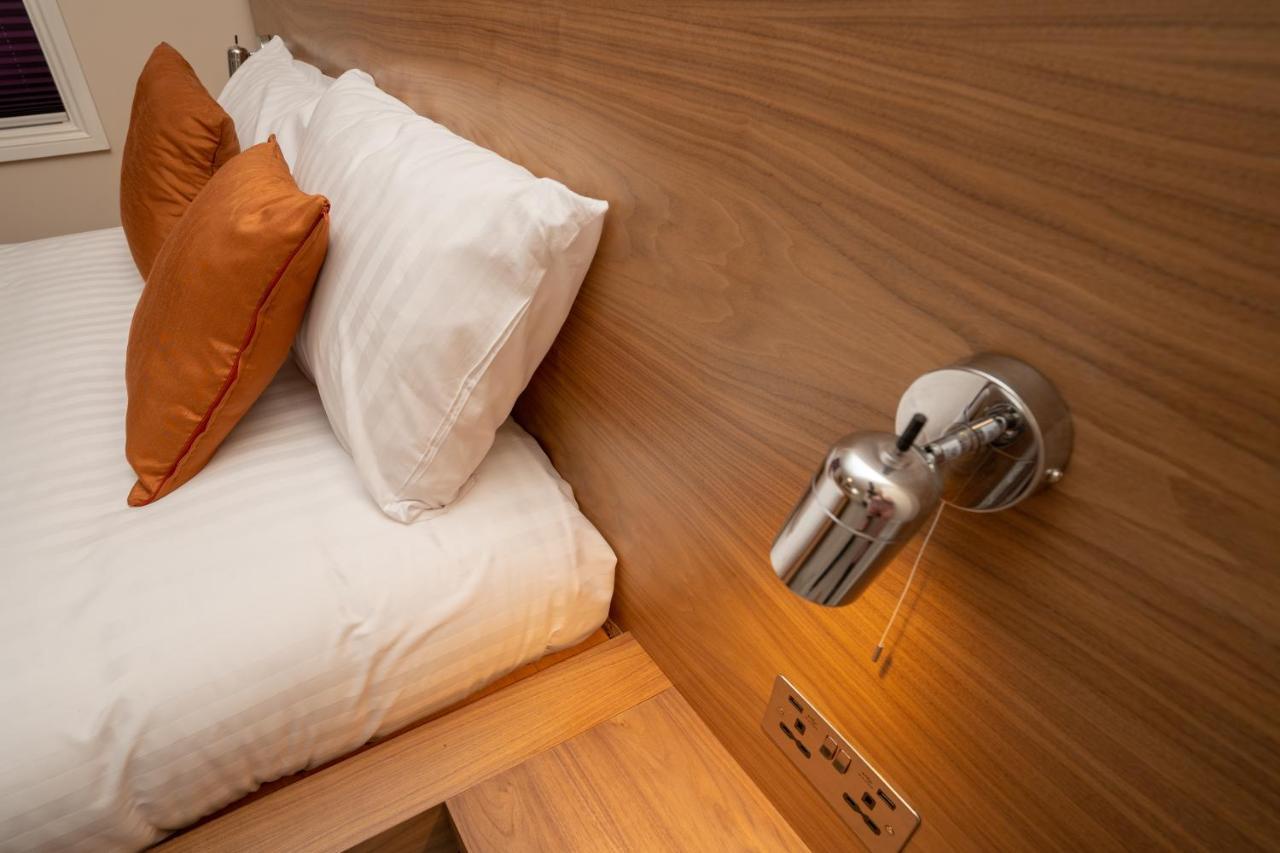 Eagle Hotel Luton Airport Ngoại thất bức ảnh