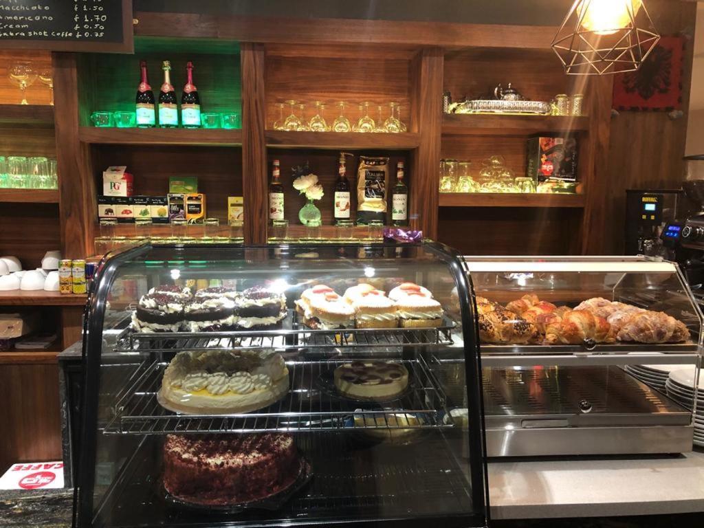 Eagle Hotel Luton Airport Ngoại thất bức ảnh